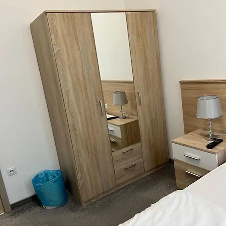 Zrinyi Apartmanhaz *